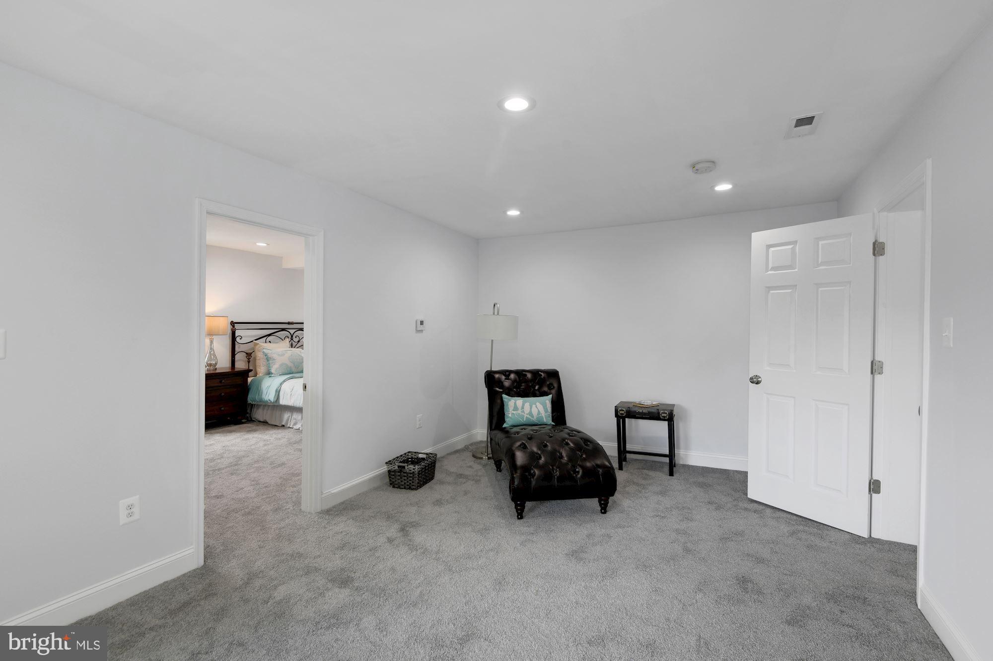 603 Orkney Road Baltimore, MD 21212 - Photo 29 of 46 MB 2_Sitting Area_Upper 2 Level