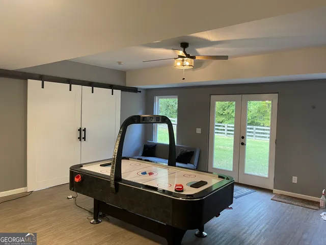 a view of a yard with plants