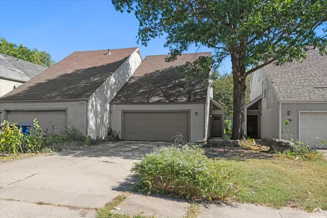 $199,000 | 110 Glenview Drive, Lawrence, KS 66049