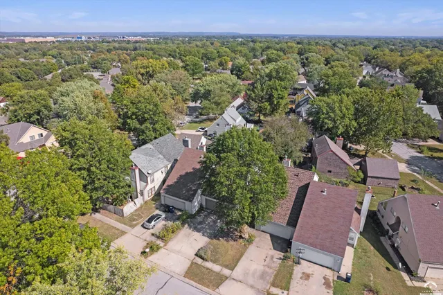 $199,000 | 110 Glenview Drive, Lawrence, KS 66049