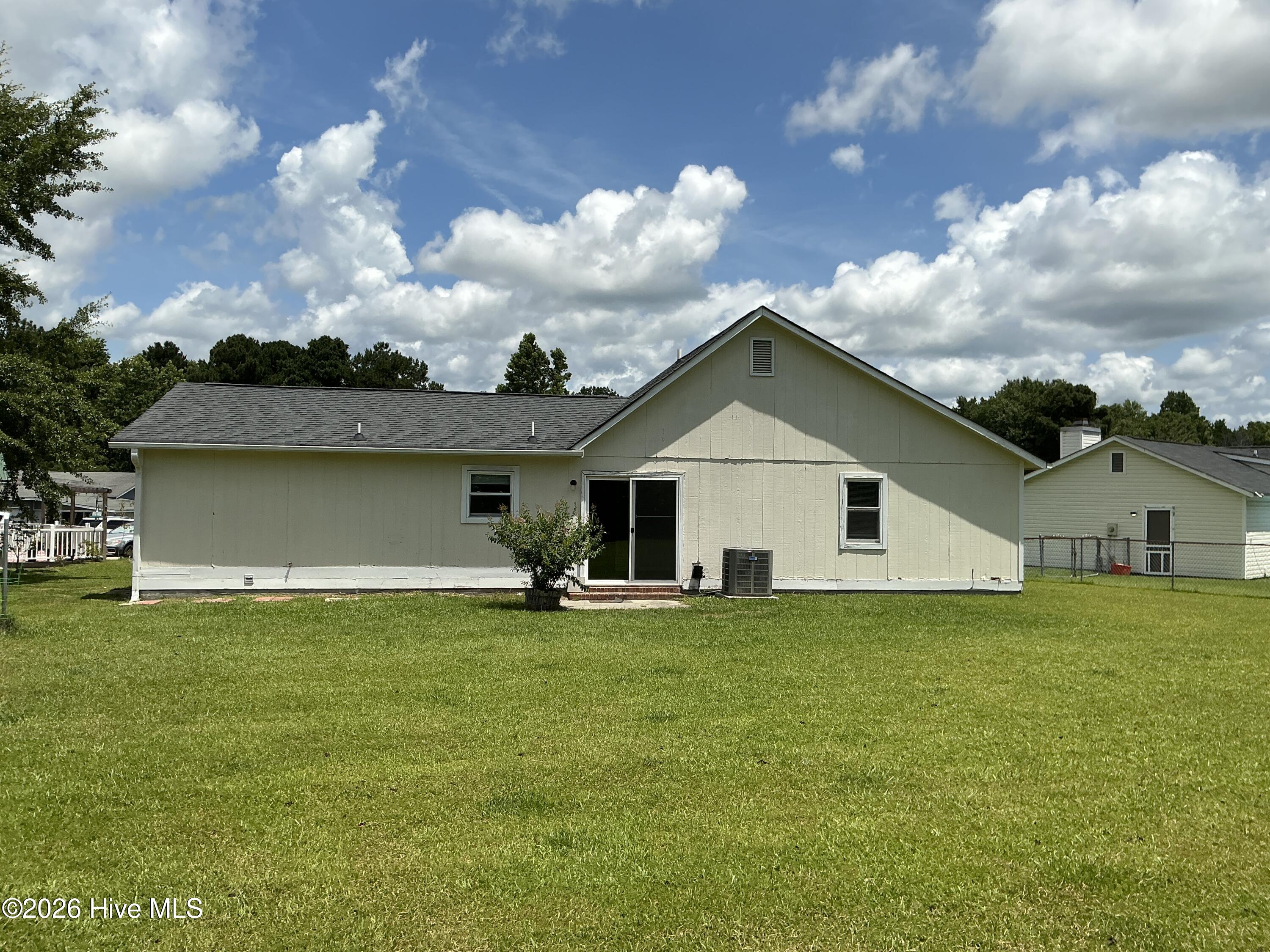 1011 Ridgecrest Lane Jacksonville, NC 28546 - Photo 4 of 21