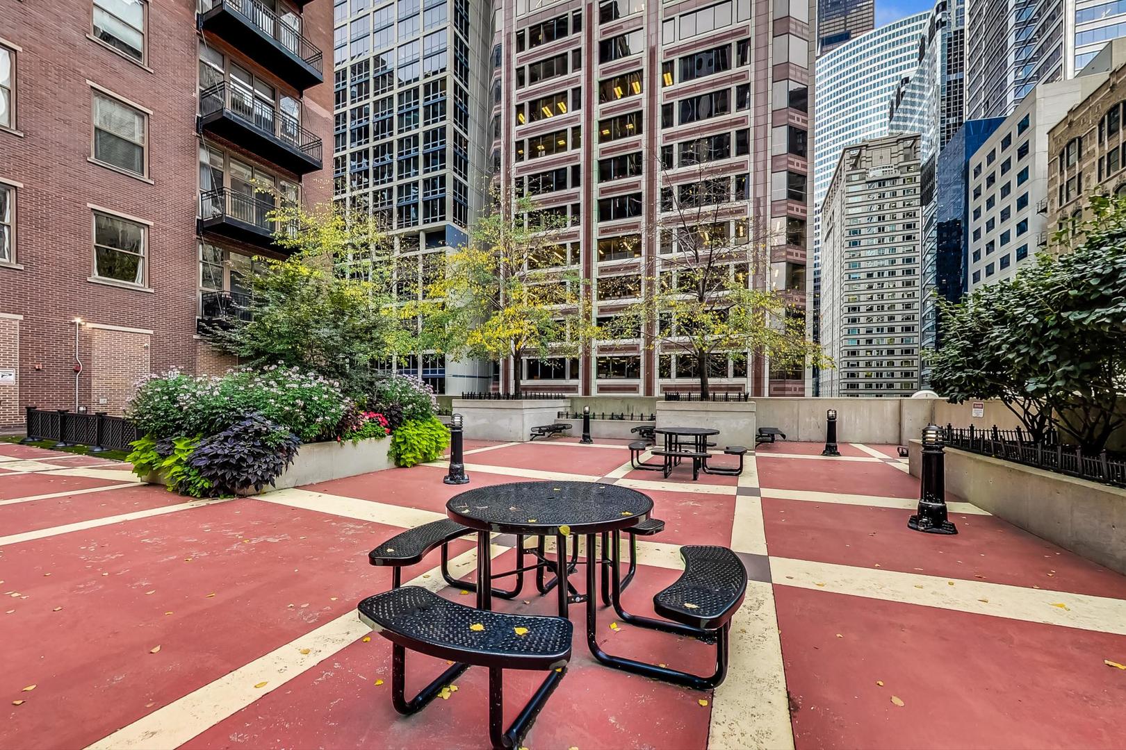212 West Washington Street, Unit 1202 Chicago, IL 60606 - Photo 12 of 14