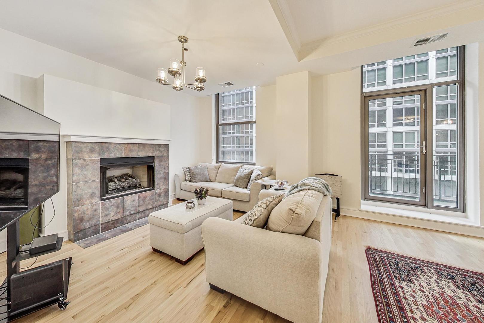 212 West Washington Street, Unit 1202 Chicago, IL 60606 - Photo 2 of 14