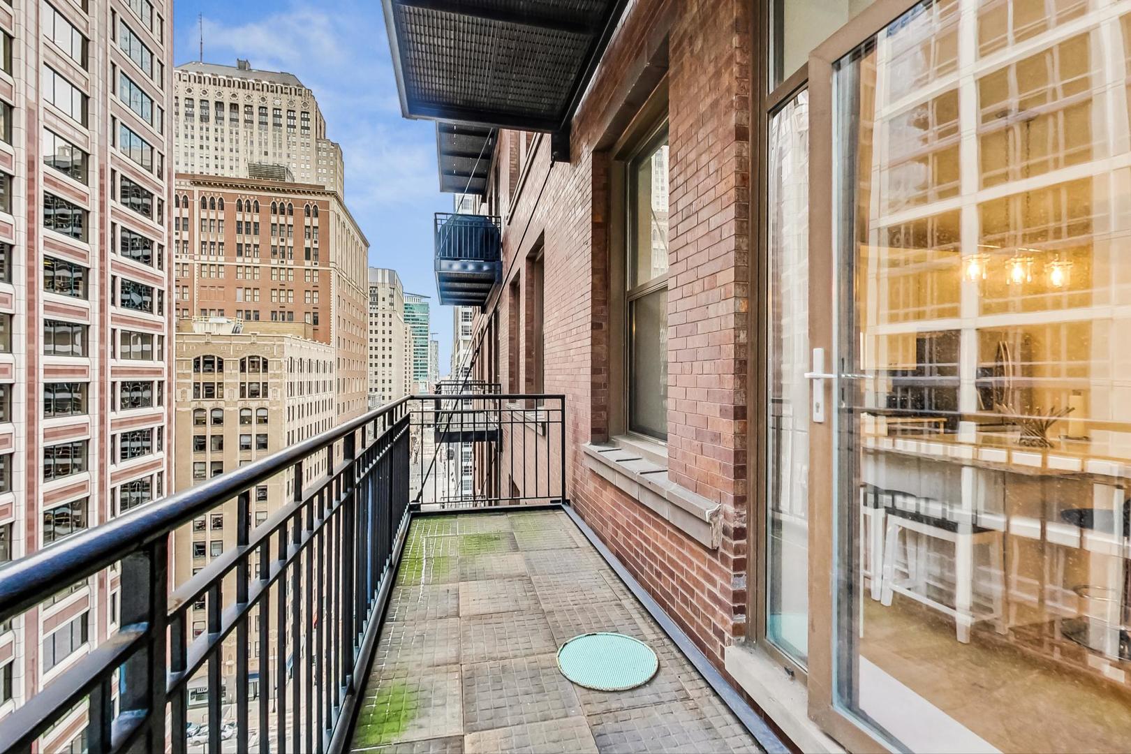 212 West Washington Street, Unit 1202 Chicago, IL 60606 - Photo 10 of 14