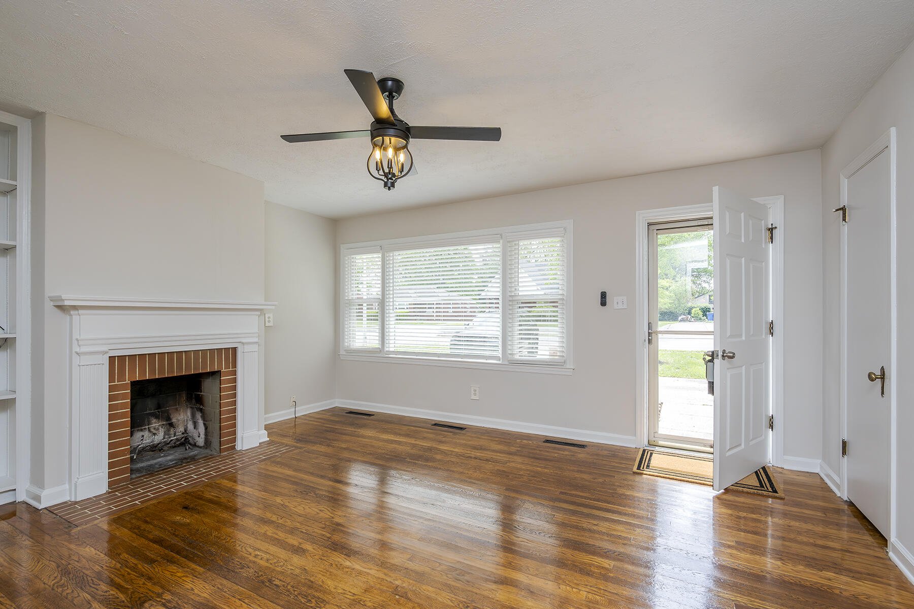 1949 Clays Mill Road Lexington, KY 40503 - Photo 5 of 22 1949clays06
