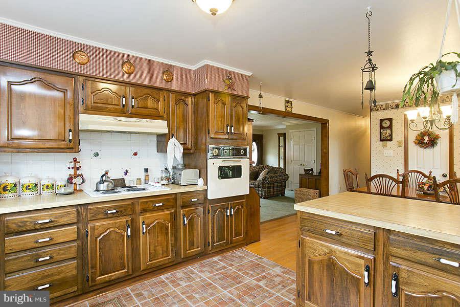 1455 Chestnut Grove Road Winchester, VA 22603 - Photo 11 of 29 Kitchen