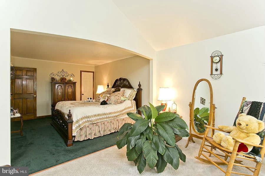 1455 Chestnut Grove Road Winchester, VA 22603 - Photo 14 of 29 Bedroom (Master)