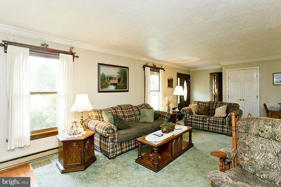1455 Chestnut Grove Road Winchester, VA 22603 - Photo 5 of 29 Living Room