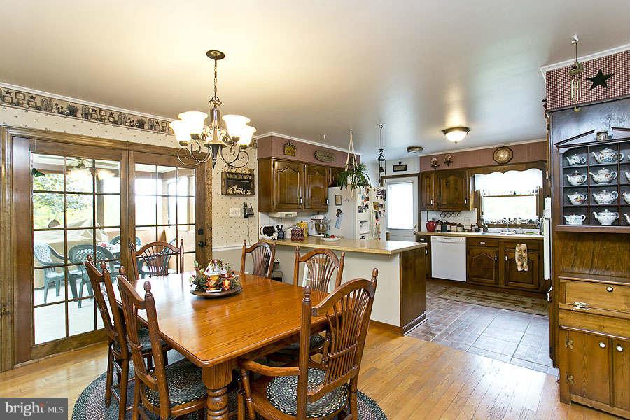 1455 Chestnut Grove Road Winchester, VA 22603 - Photo 7 of 29 Dining Room