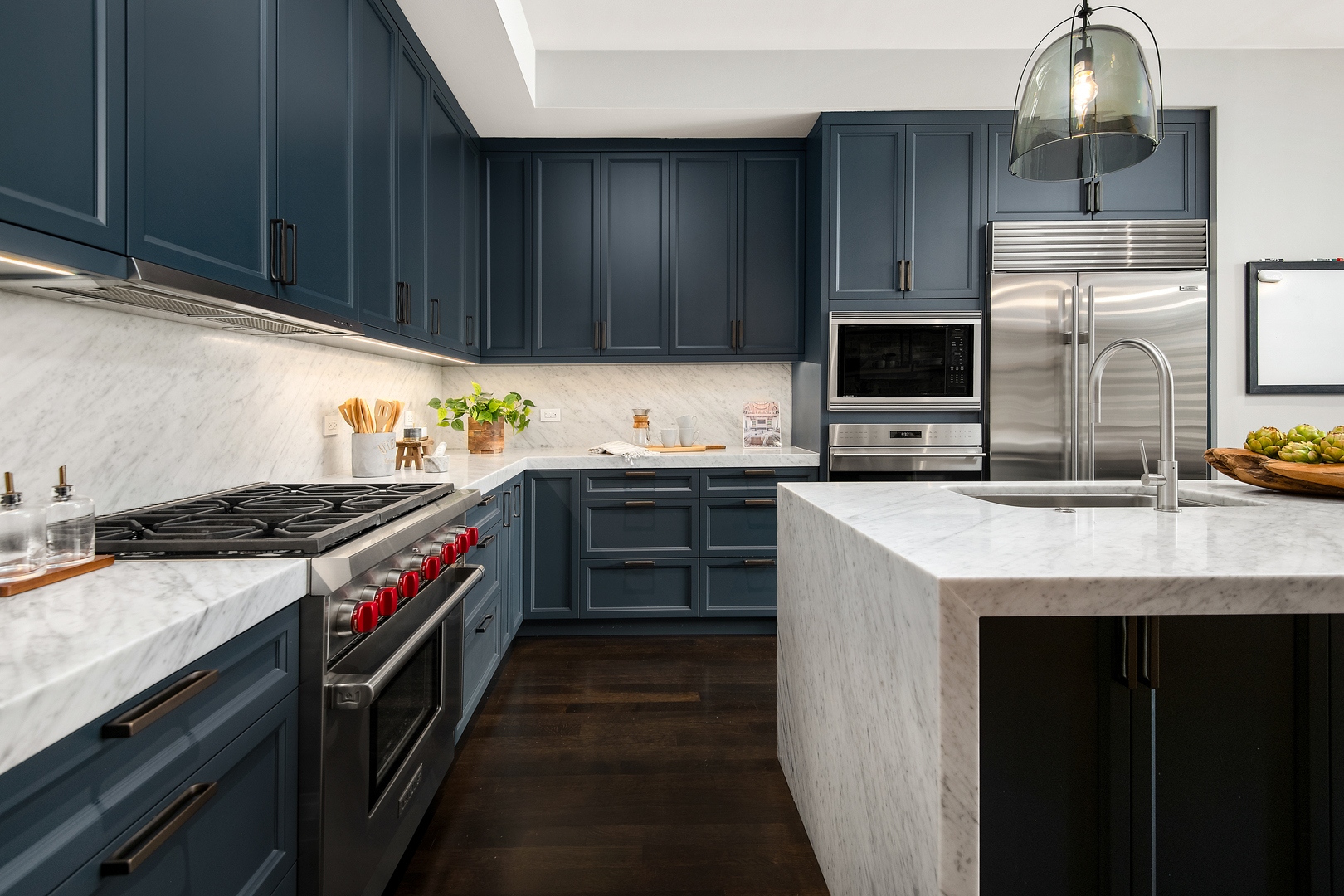 416 West Deming Place, Unit 4 Chicago, IL 60614 - Photo 11 of 36 a kitchen with stainless steel appliances a sink a stove and a refrigerator