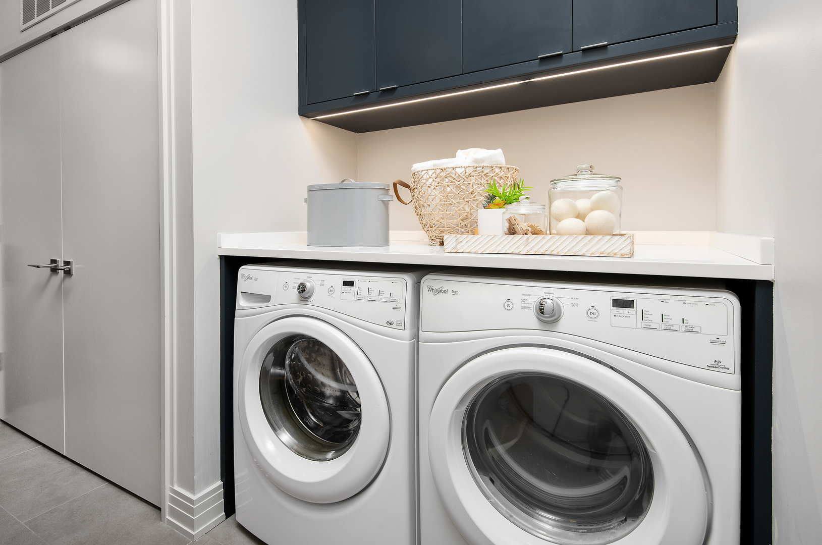 416 West Deming Place, Unit 4 Chicago, IL 60614 - Photo 26 of 36 a utility room with dryer and washer