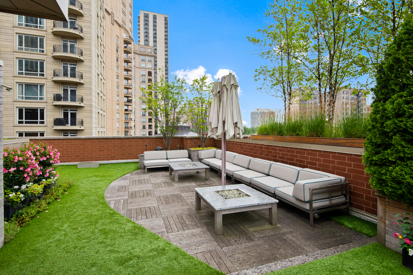 416 West Deming Place, Unit 4 Chicago, IL 60614 - Photo 30 of 36 a view of a patio with couches table and chairs potted plants and palm tree