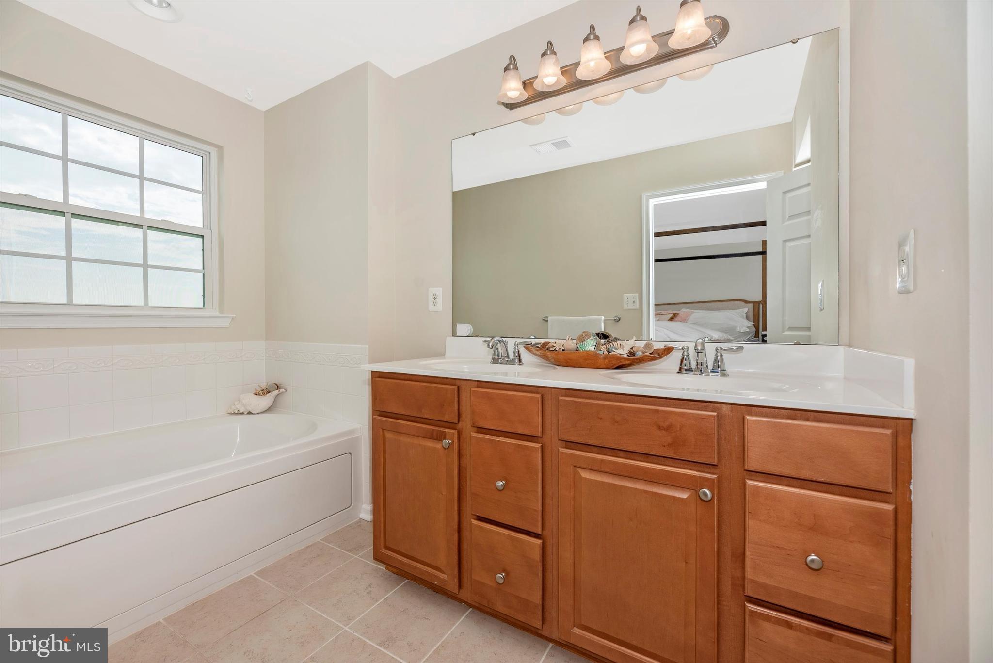 2055 Spring Run Circle Frederick, MD 21702 - Photo 20 of 31 Primary Suite Private Bath