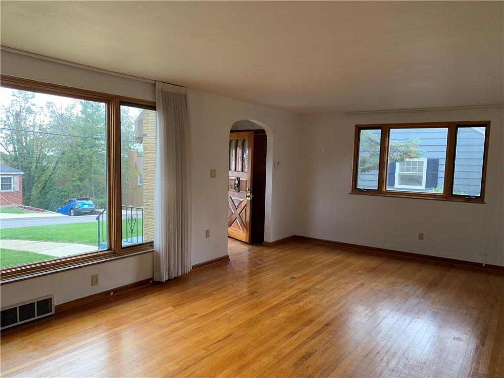 1034 Prospect Road Pittsburgh, PA 15227 - Photo 3 of 25 Gallery Image 3