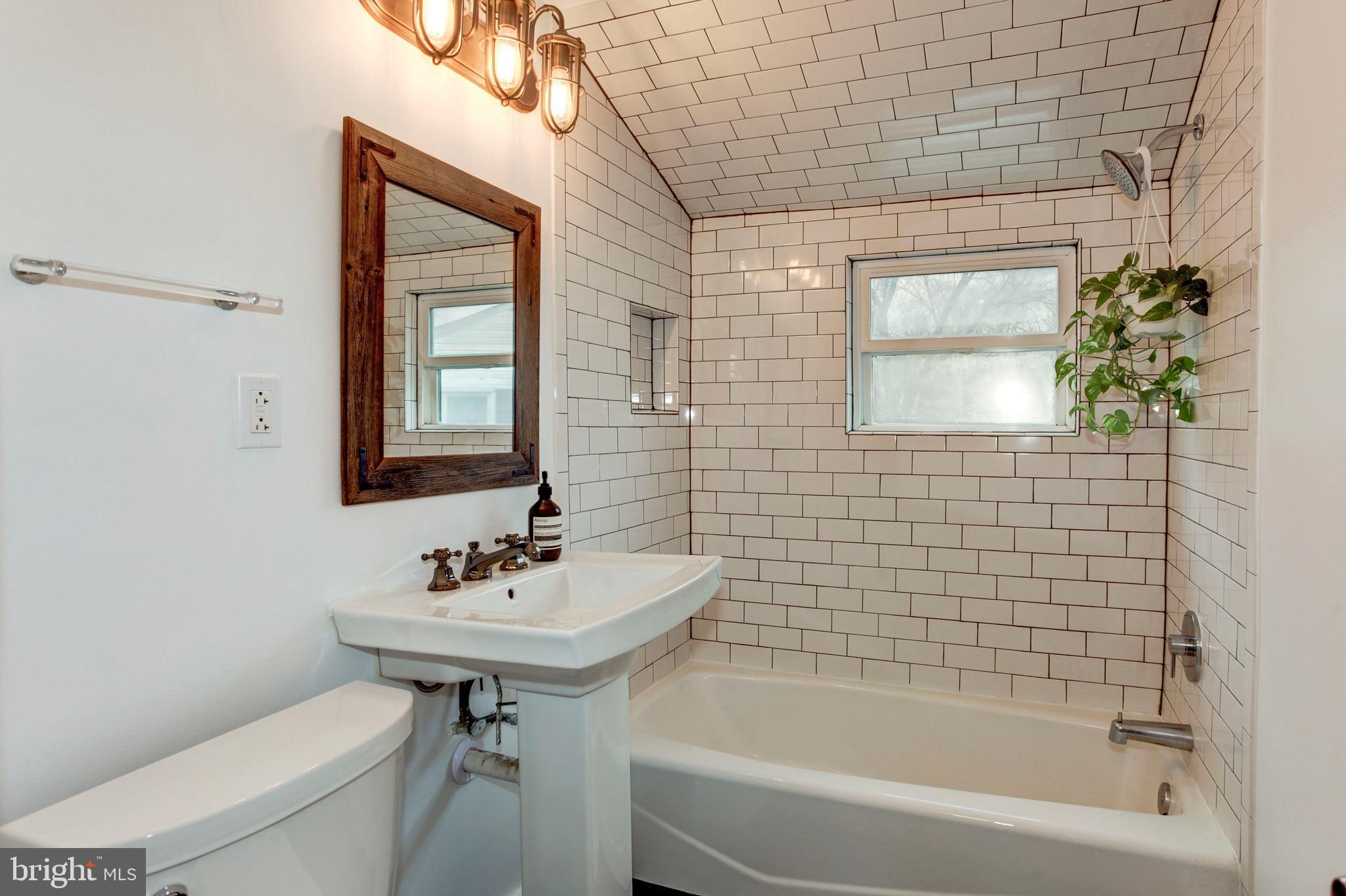 5173 Sheriff Road Northeast Washington, DC 20019 - Photo 11 of 35 Upper Level Bath