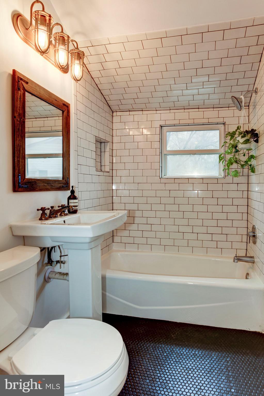 5173 Sheriff Road Northeast Washington, DC 20019 - Photo 12 of 35 Upper Level Bath