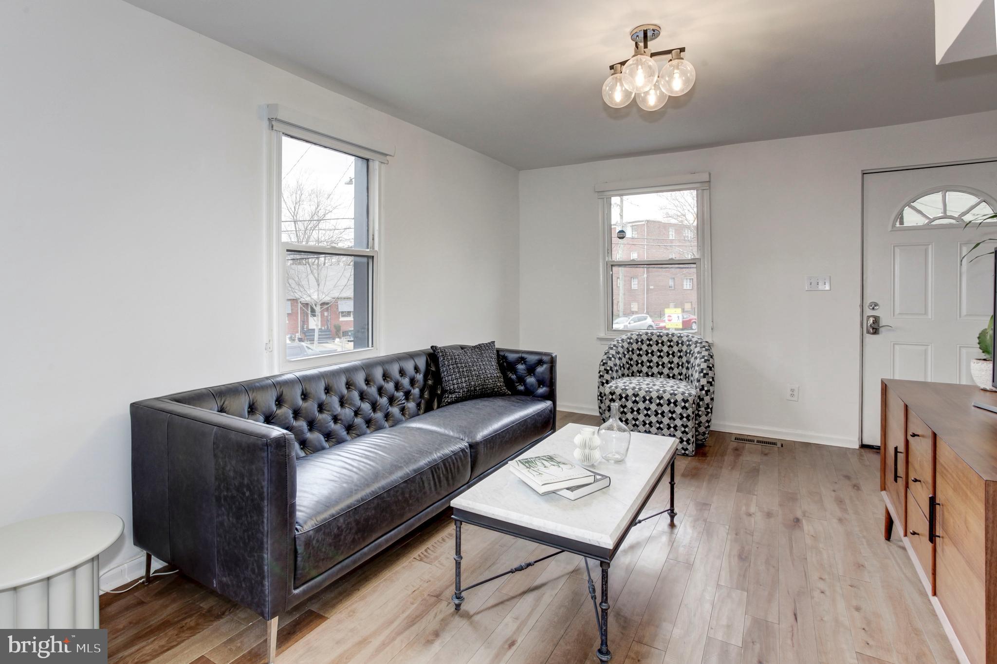 5173 Sheriff Road Northeast Washington, DC 20019 - Photo 4 of 35 Living Room
