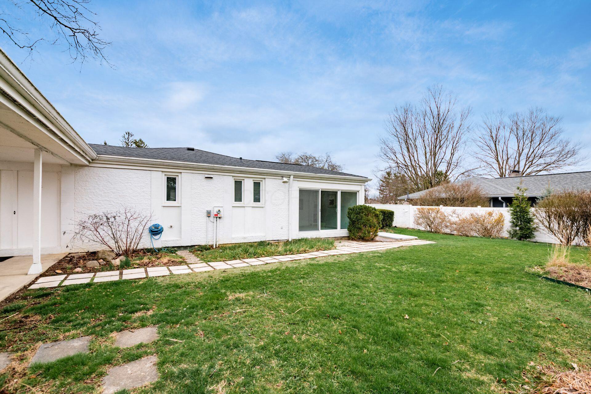 2177 Oakmount Road Columbus, OH 43221 - Photo 33 of 34 086_b66c8_L 2177 Oakmount 034