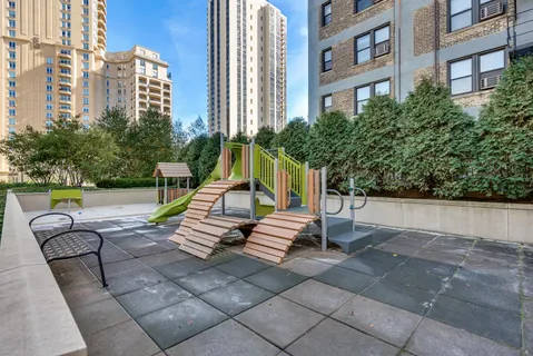 $2,999,000 | 2550 North Lakeview Avenue, Unit N1904, Chicago, IL 60614