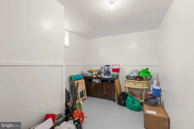 a view of room with workspace and entryway