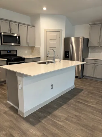 $2,300 | 1715 Plantation Place, Baytown, TX 77523