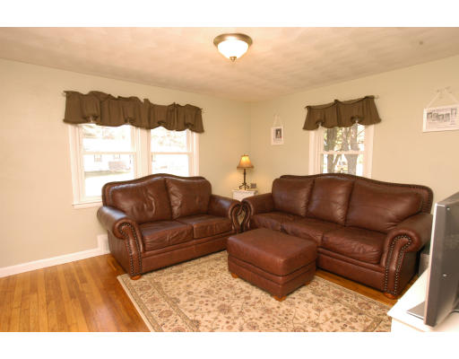 8 Ross Road Topsfield, MA 01983 - Photo 8 of 19 Gallery Image 8