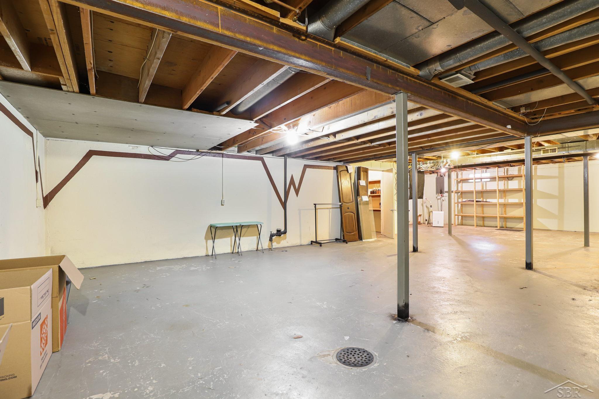 3895 Hackett Road Saginaw, MI 48603 - Photo 33 of 78 50087372-32.JPG