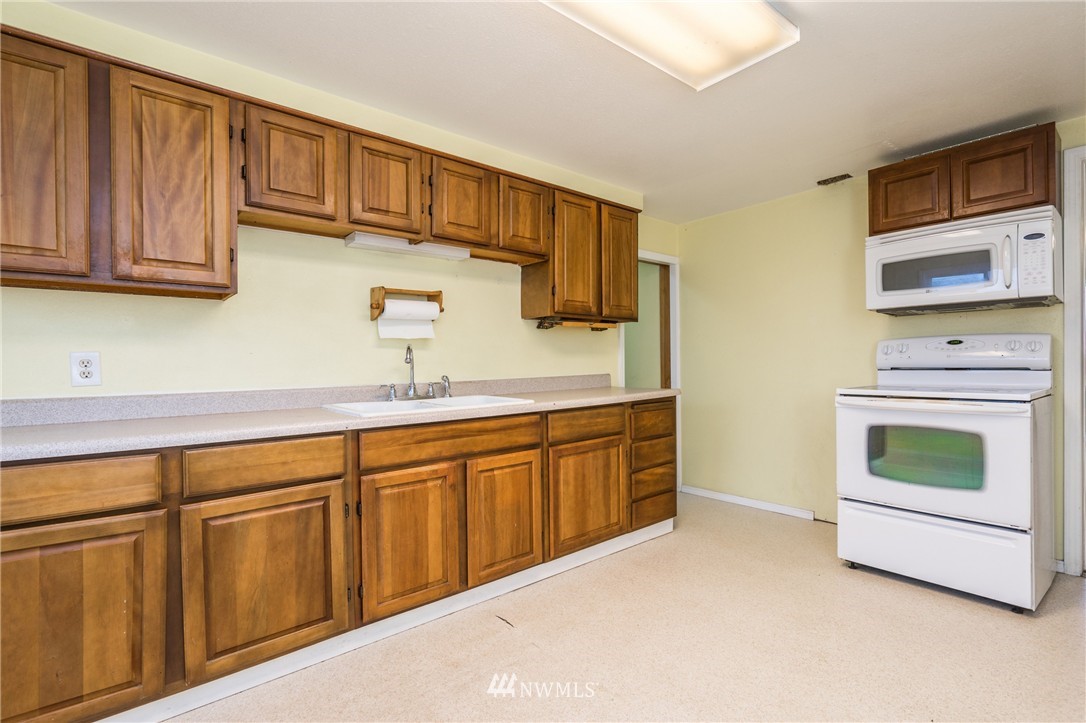 9232 Collins Road Sedro-Woolley, WA 98284 - Photo 5 of 19 Gallery Image 5