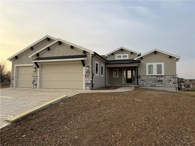 $753,900 | 2806 Northeast 102nd Street, Kansas City, MO 64155