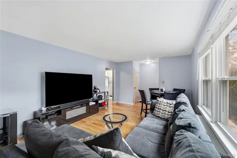 $265,000 | 252-01 72nd Avenue, Unit LOWR | Douglaston