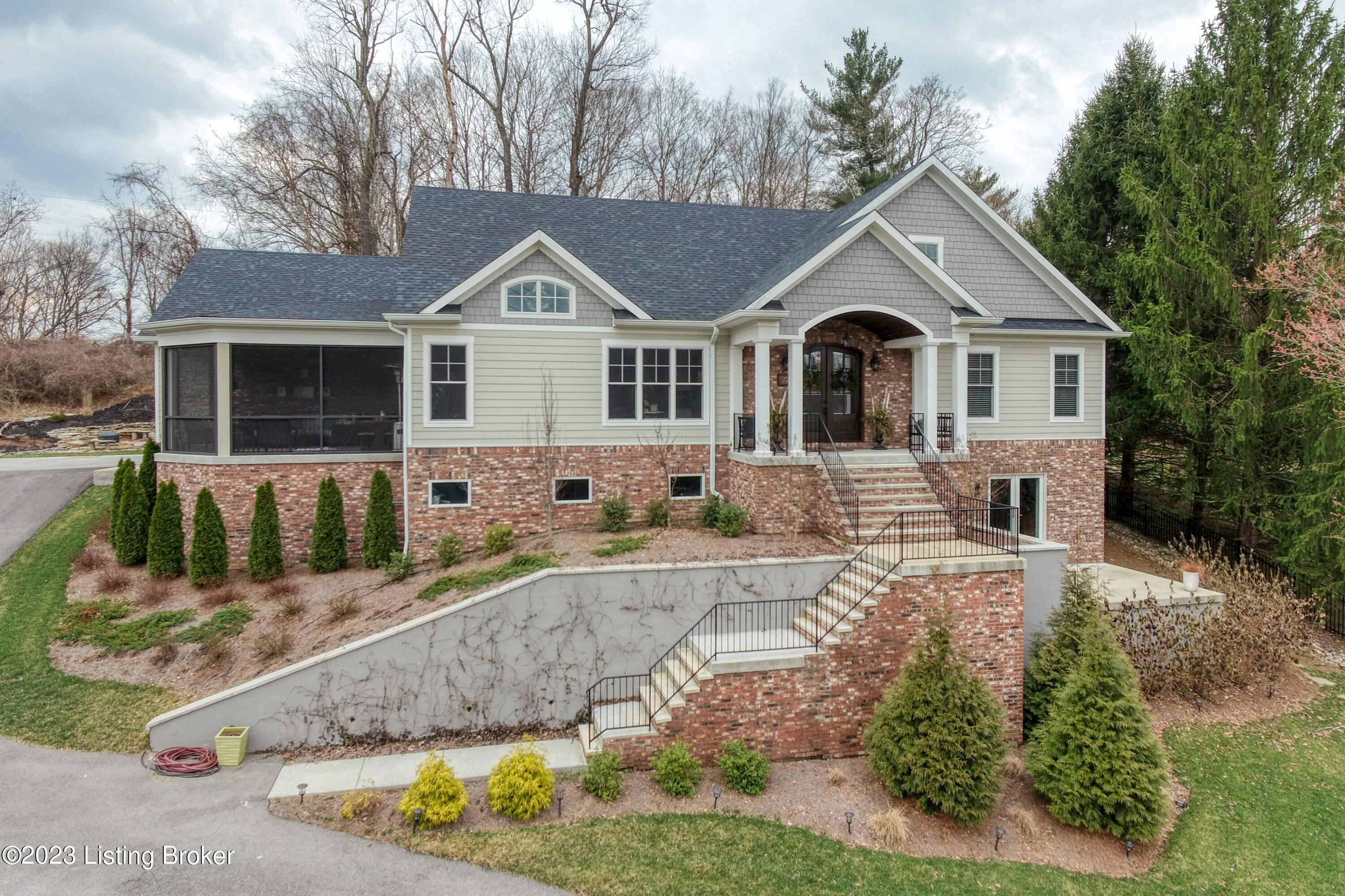 72 Westwind Road Louisville, KY 40207 - Photo 2 of 48 003 - 20230220 0226