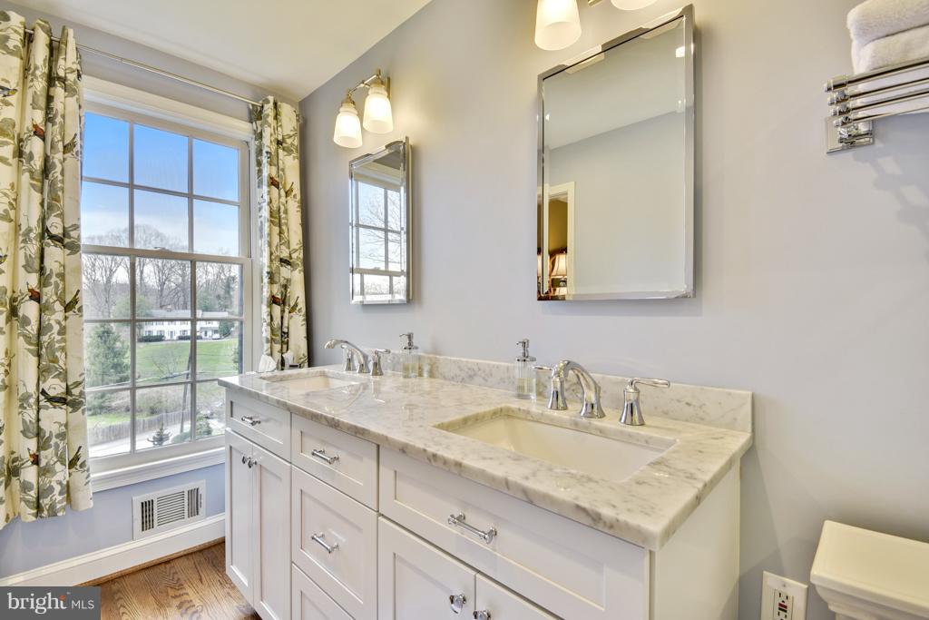 1101 Rolandvue Road Towson, MD 21204 - Photo 14 of 30 Bath (Master)