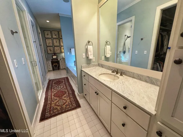 $850,000 | 16 Parker Lndg Drive, Dundee, MS 38626