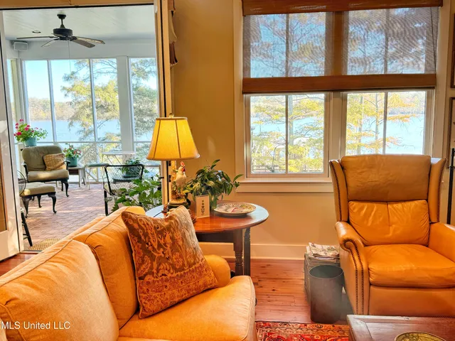 $850,000 | 16 Parker Lndg Drive, Dundee, MS 38626