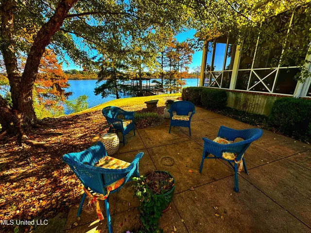 $850,000 | 16 Parker Lndg Drive, Dundee, MS 38626