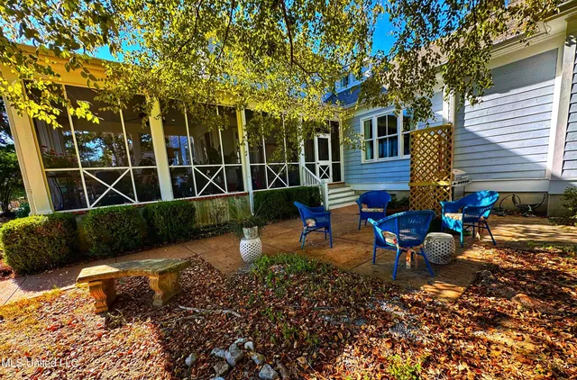 $850,000 | 16 Parker Lndg Drive, Dundee, MS 38626