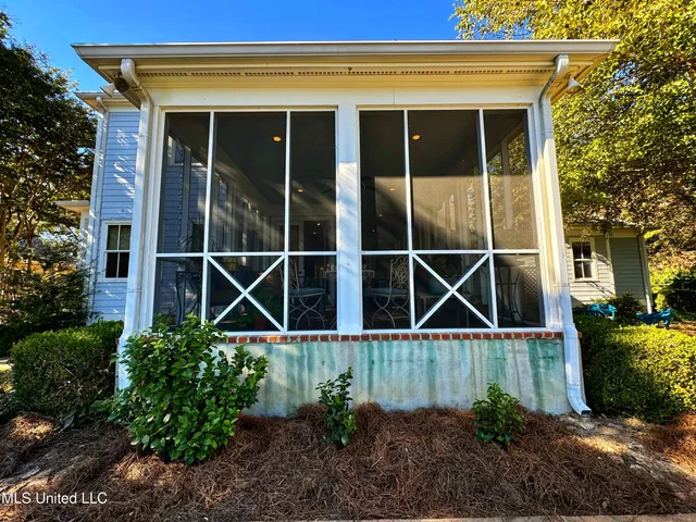 $850,000 | 16 Parker Lndg Drive, Dundee, MS 38626