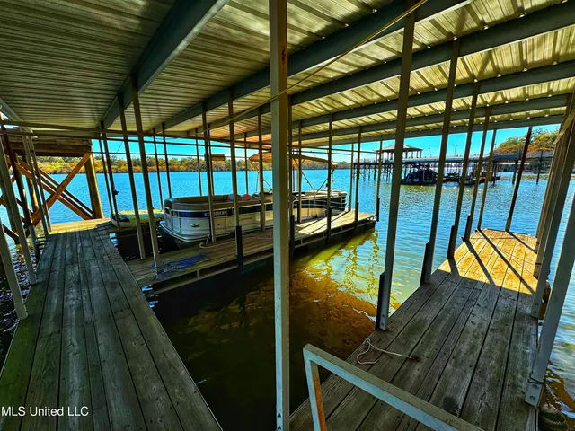 $850,000 | 16 Parker Lndg Drive, Dundee, MS 38626