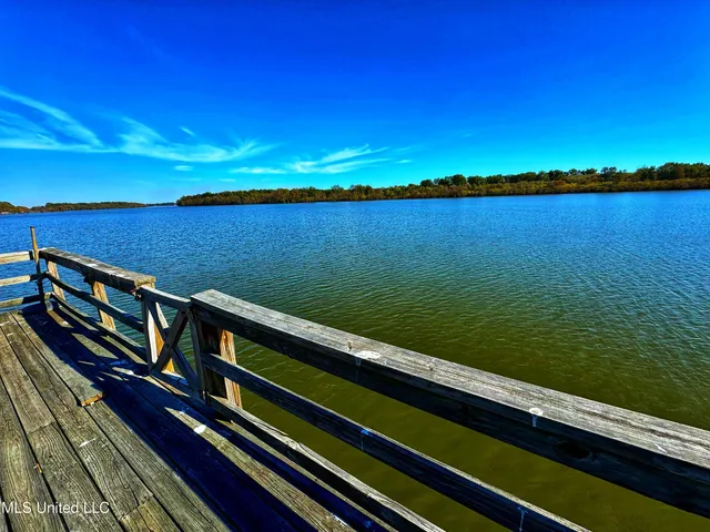 $850,000 | 16 Parker Lndg Drive, Dundee, MS 38626
