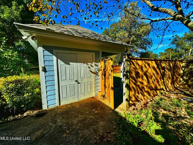 $850,000 | 16 Parker Lndg Drive, Dundee, MS 38626