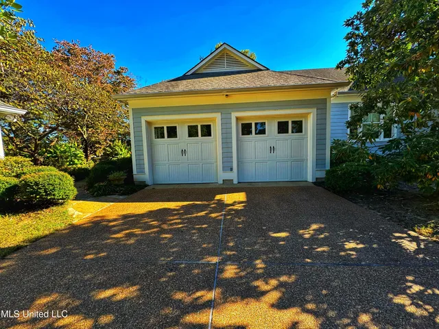 $850,000 | 16 Parker Lndg Drive, Dundee, MS 38626