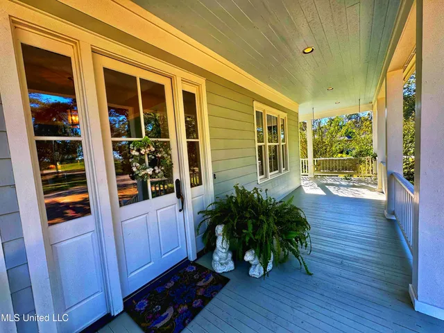 $850,000 | 16 Parker Lndg Drive, Dundee, MS 38626