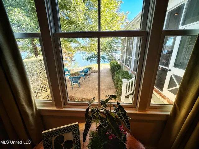 $850,000 | 16 Parker Lndg Drive, Dundee, MS 38626