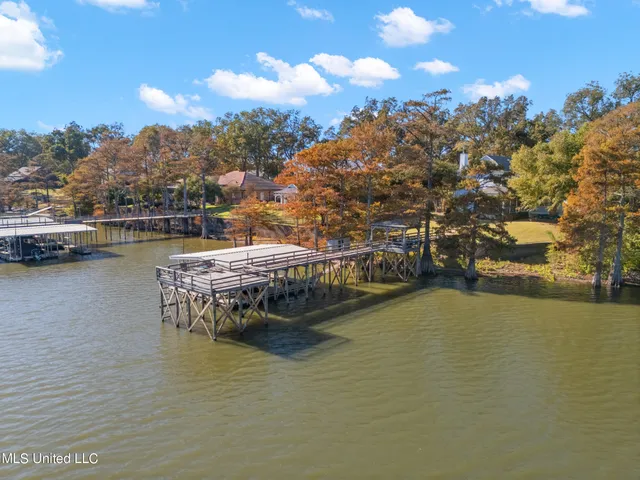 $850,000 | 16 Parker Lndg Drive, Dundee, MS 38626