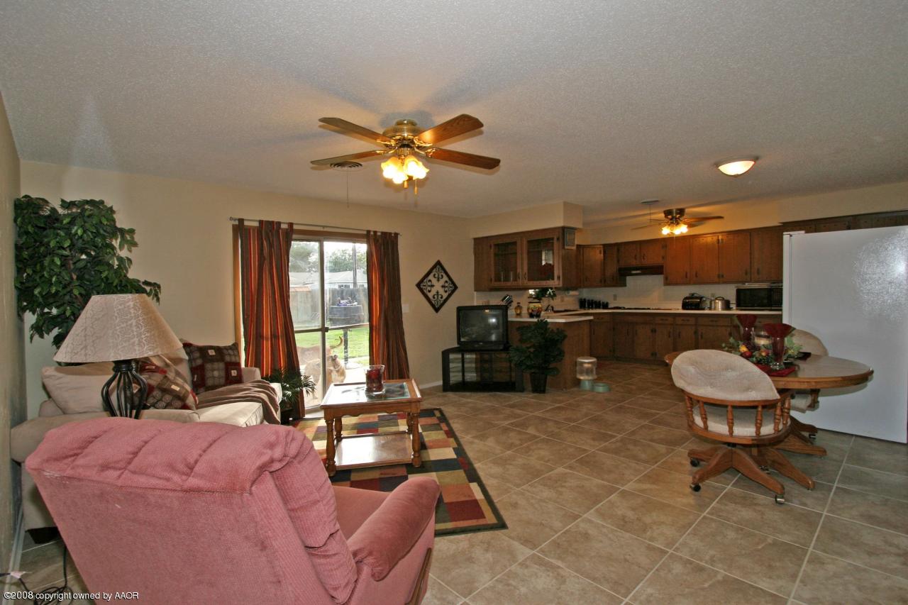 2821 Armand Street Amarillo, TX 79110 - Photo 2 of 13 Family Room