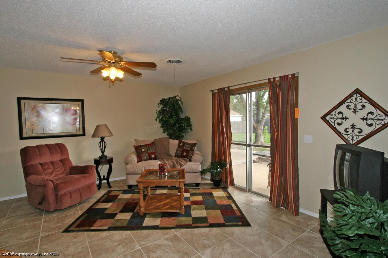 2821 Armand Street Amarillo, TX 79110 - Photo 3 of 13 Family Room2