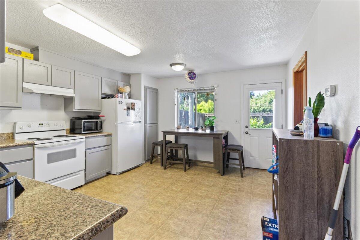450 Midway Road, Unit 25 Medford, OR 97501 - Photo 5 of 24 05-450 Midway Rd Unit 25-5
