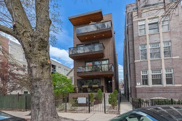 $620,000 | 3839 North Ashland Avenue, Unit 2, Chicago, IL 60613