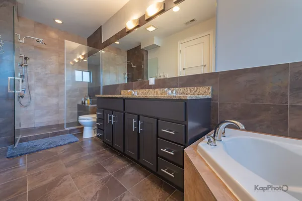 $620,000 | 3839 North Ashland Avenue, Unit 2, Chicago, IL 60613
