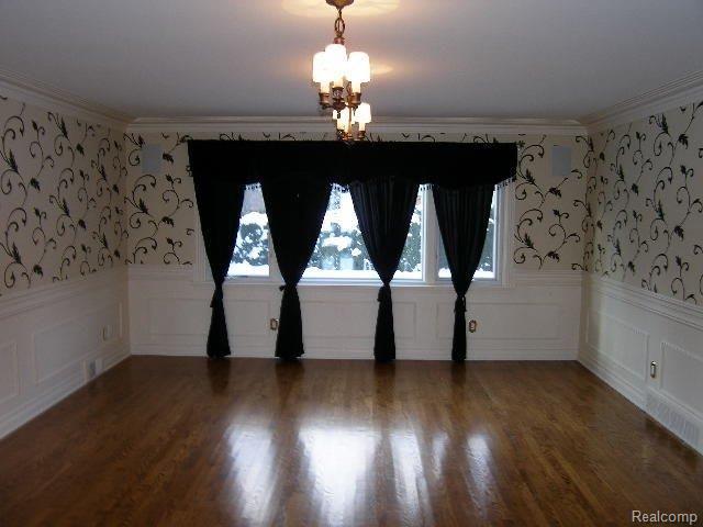 693 LAKESHORE 010